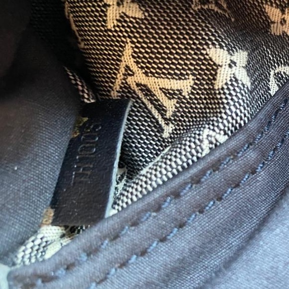 Authentic Louis Vuitton monograms mini - Picture 8 of 16